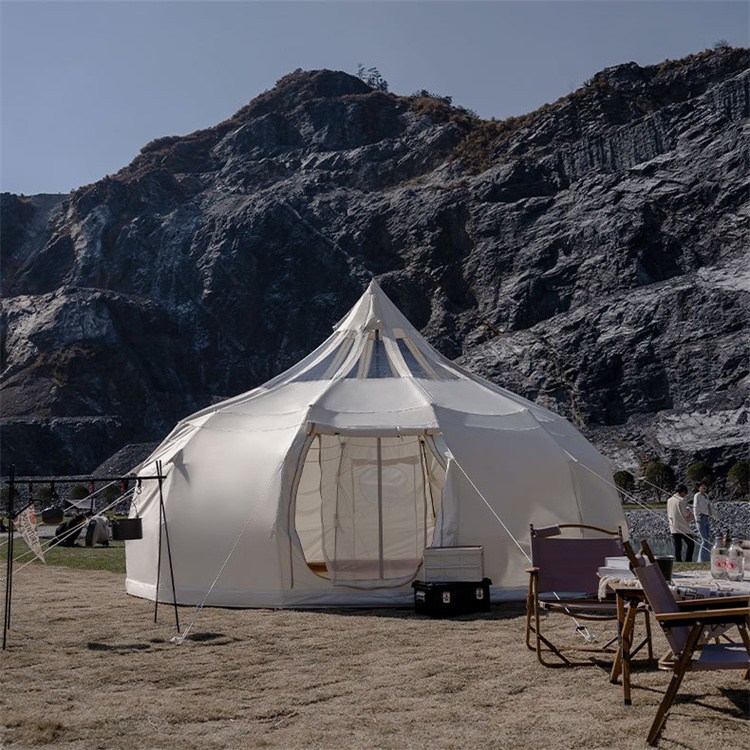 Кои предности ги носи платнениот шатор со ѕвонче на отворено YMOUTDOOR на Glamping бизнисот?